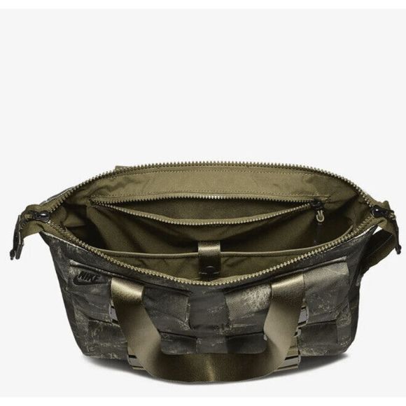 📦 NEW 17L NIKE Pocket Printed Tote Travel Gym Bag Olive Camo Green BA6378-395 - Picture 2 of 5